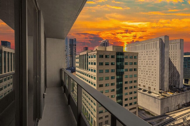 Photo - 501 NE 1st Ave Unit SI ID1505758P