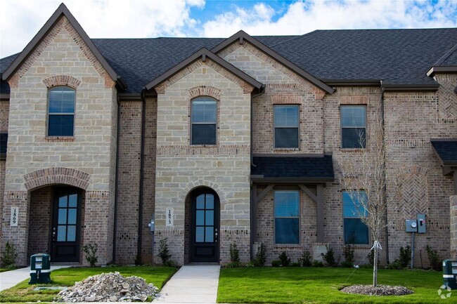 Building Photo - Townhome in Waxahachie, Tx