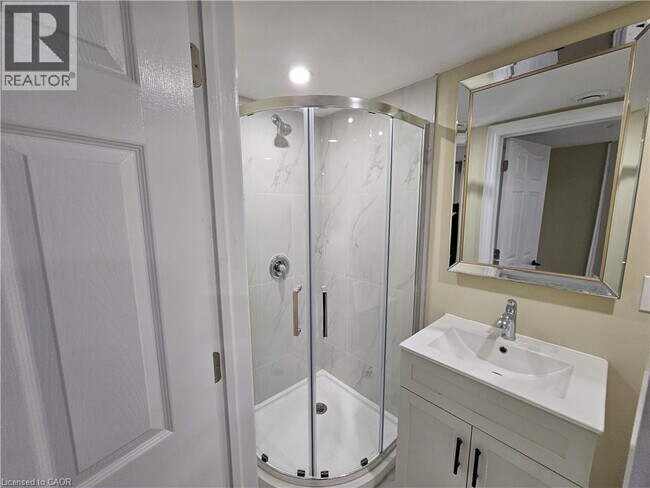 Photo - 102 Calmcrest Dr Unité 3