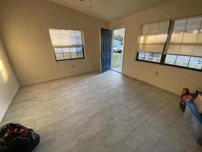 Photo - 491 N Sams Point