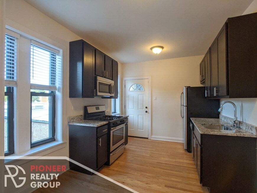 Photo - 4038 N Ashland Ave (Chicago, IL)