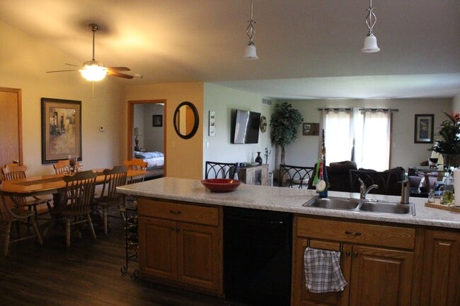 Photo - 1724 Crooked Ave