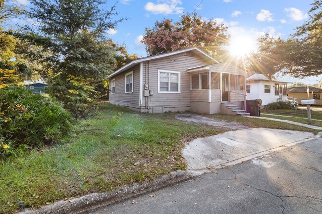 Photo - Cute 2 bedroom 1 bathroom single family house