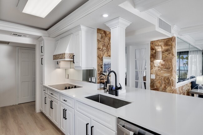 Photo - 4005 GULF SHORE Blvd N Unit 106