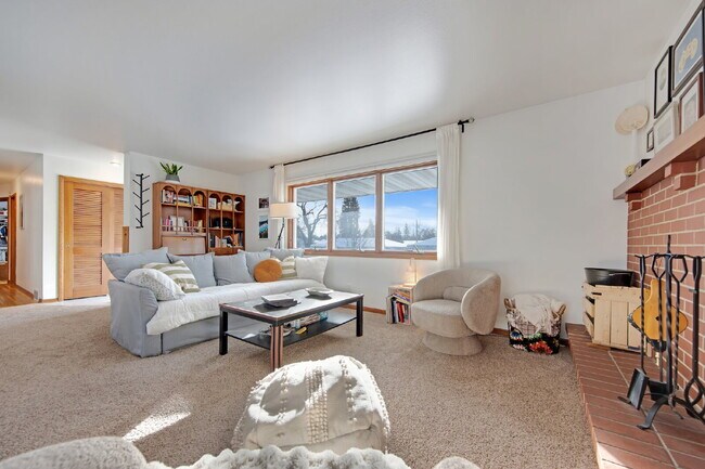 Photo - Gorgeous 3 Bedroom In Saint Anthony Village - Dogs Welcome!