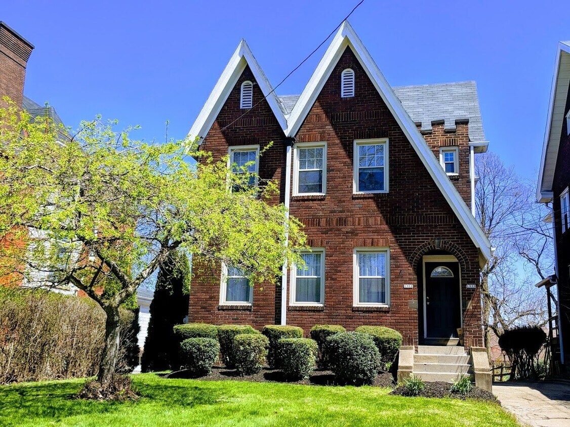 Open & Bright! 3 bedroom duplex - Open & Bright! 3 bedroom duplex