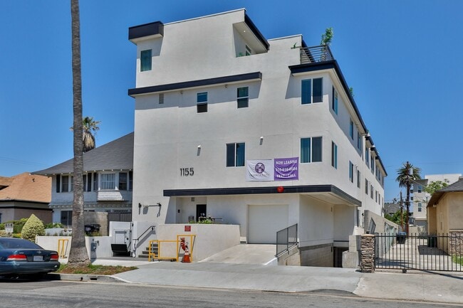 Photo - 1155 W 36th Pl Unidad 2