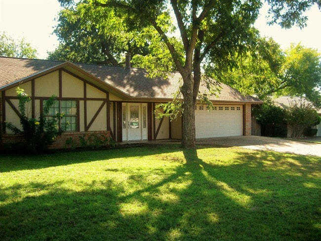 Photo - 255 Meadowlakes Dr House
