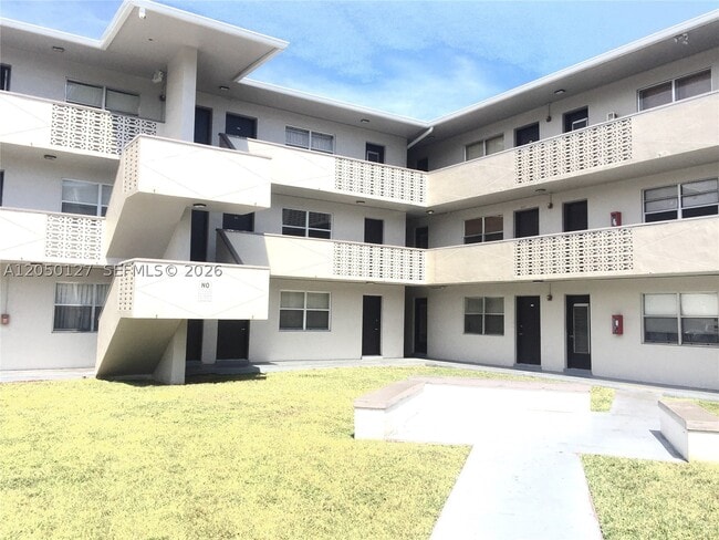 Building Photo - 1545 NW 8th St Unit 105