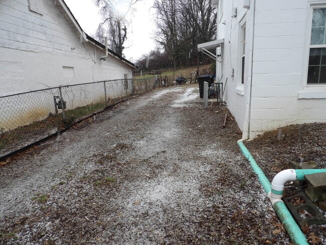 Photo - 307 Henry St Unit B