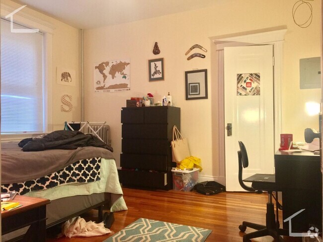 Building Photo - Large Fully Renovated Unit On Cleveland Ci... Rental