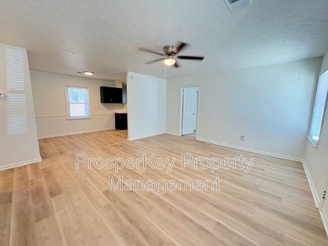 Photo - 2408 Midway Dr