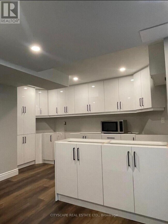 Photo - 1499 Hollywell Ave
