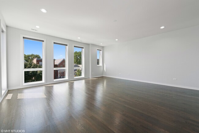 Photo - 648 E Bowen Ave Unit 3