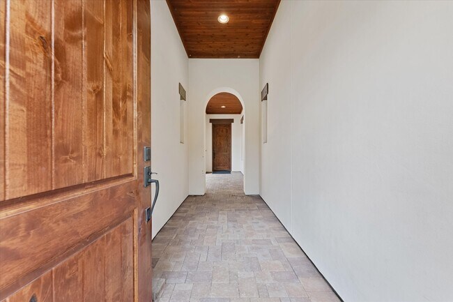 Photo - 19 Paloma Bend Pl