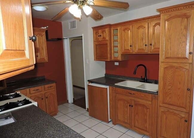 Photo - Spacious 3bed 2bath with Large Backyard!