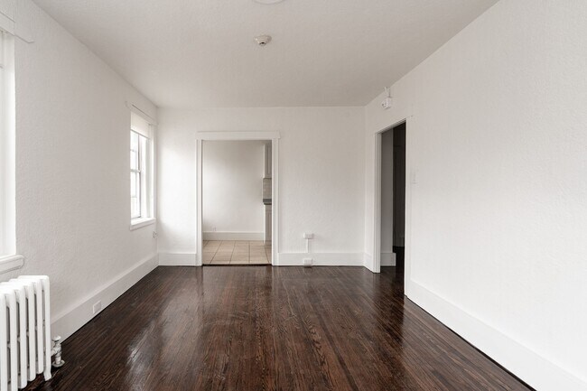 Photo - 122 Dowling Ave Unit 33