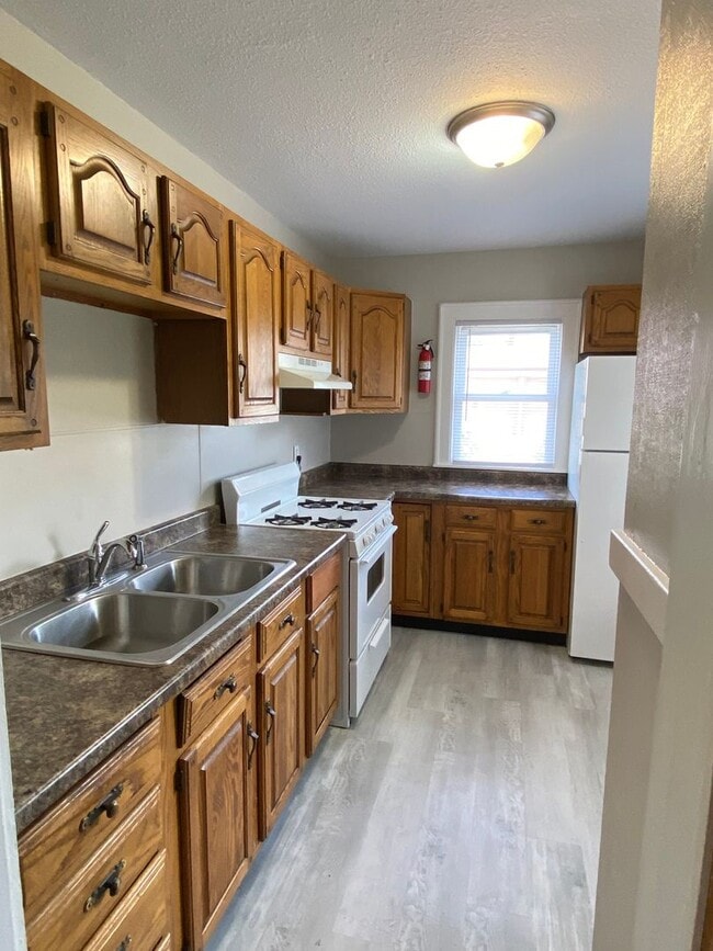 Photo - 2 Bedroom/1 Bath AVAILABLE NOW