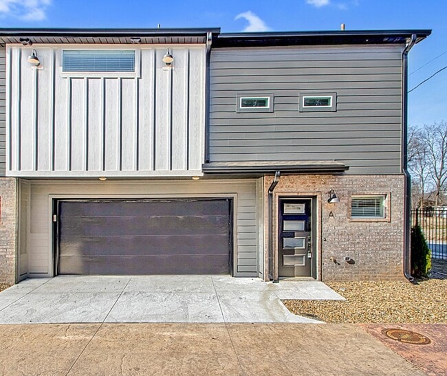 2 Bed 2 Bath 2 Car Garage Townhome in Rock... - 2 Bed 2 Bath 2 Car Garage Townhome in Rock...