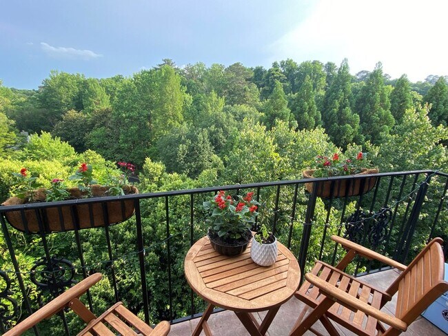 Photo - 2921 Lenox Rd NE