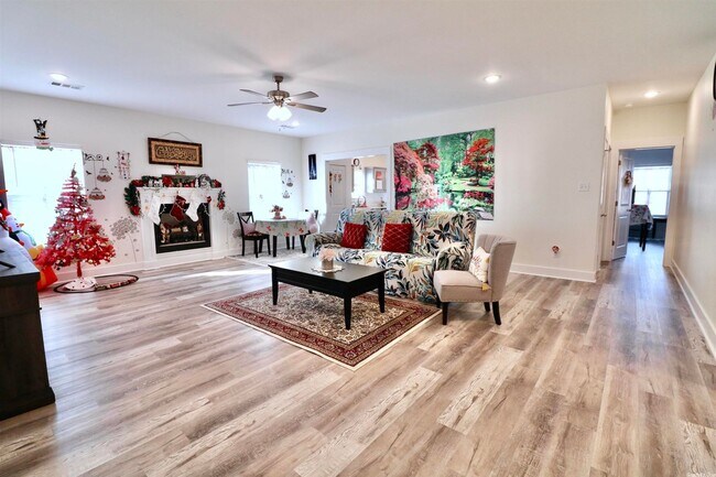 Photo - 3 Bed / 2 Bath in Vailley View Available NOW!