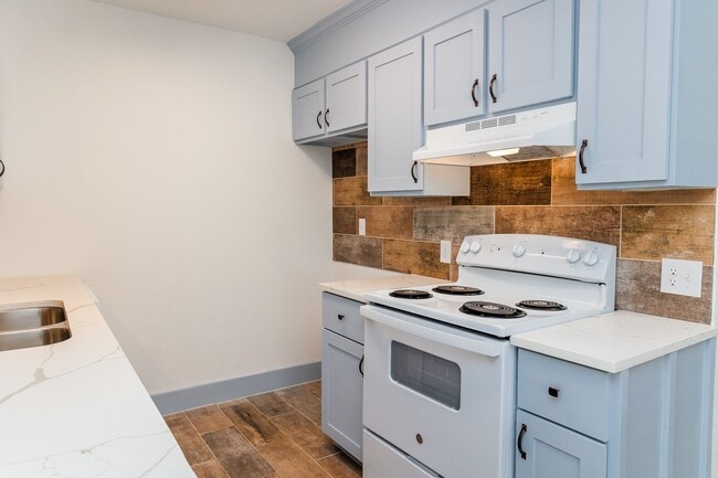 Photo - 811 Matchett St