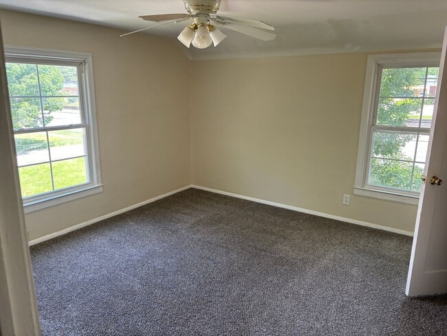 Photo - 2 Bedroom 1 bath Great location Euclid ave...