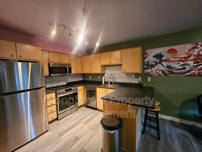 Photo - 9837 NE Irving St