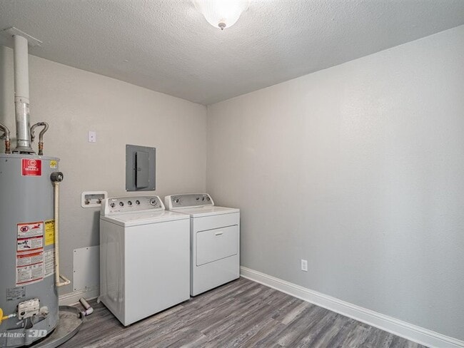 Building Photo - 1601 Anita St Rental