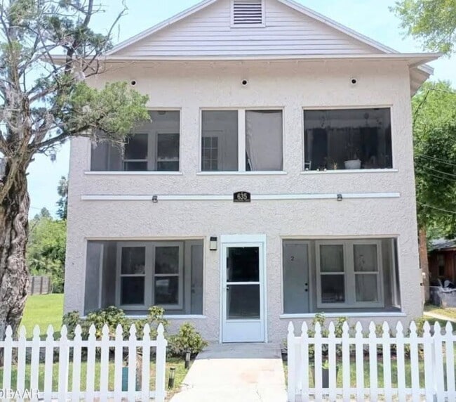 Building Photo - 635 Tanglewood St Unit 4