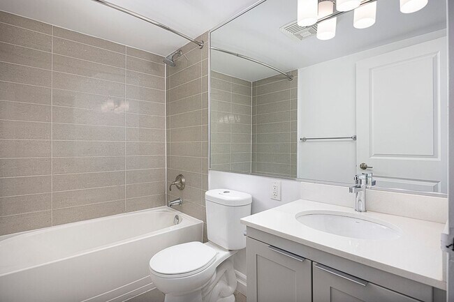 Photo - 297 Queens Ave