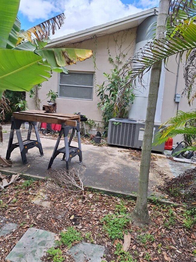 Photo - 2610 Hayes St