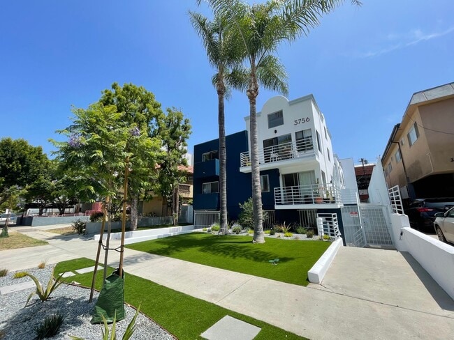 3756-3758 Mentone Ave