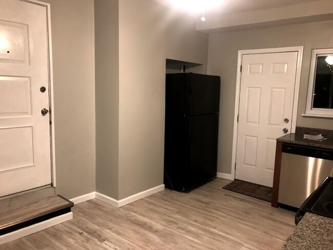 Photo - UPDATED 1 BEDROOM, 1 BATH HOME + OFFICE IN...