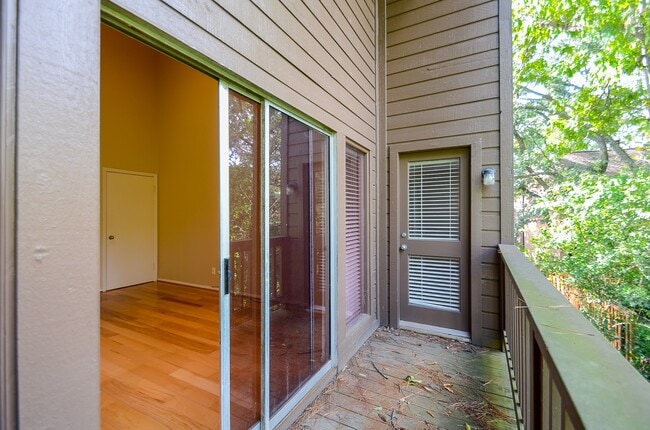 Photo - 130 Sugar Berry Cir