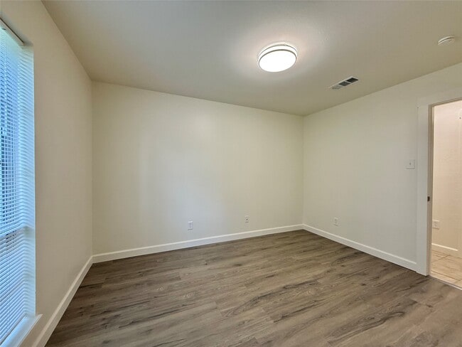 Building Photo - 2043 Cherry Laurel