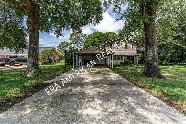 Photo - 631 Country Club Ave NE