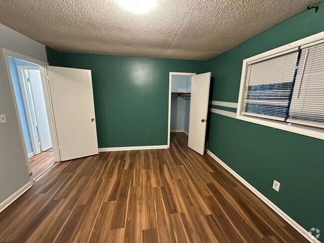 Building Photo - 2948 N Dekalb Dr Unit E Rental