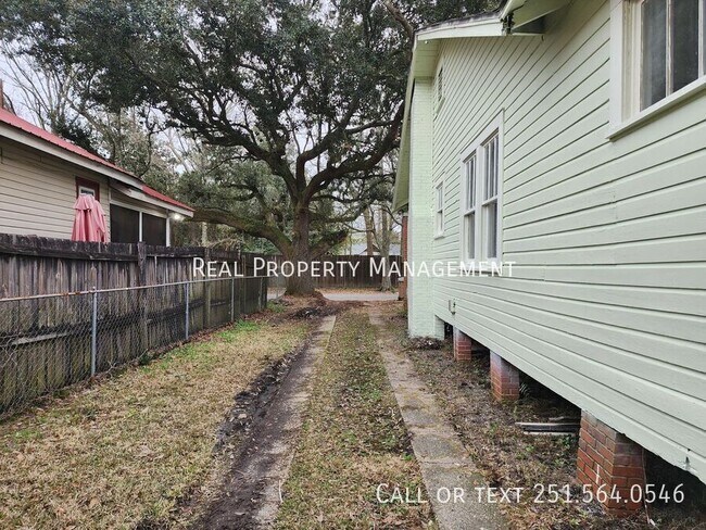 Photo - 562 Clarke St