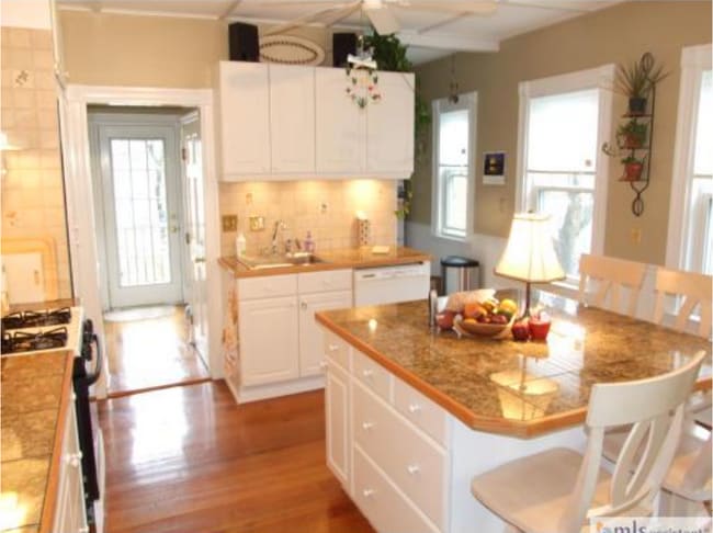 Building Photo - 30 Manning St Unit 2