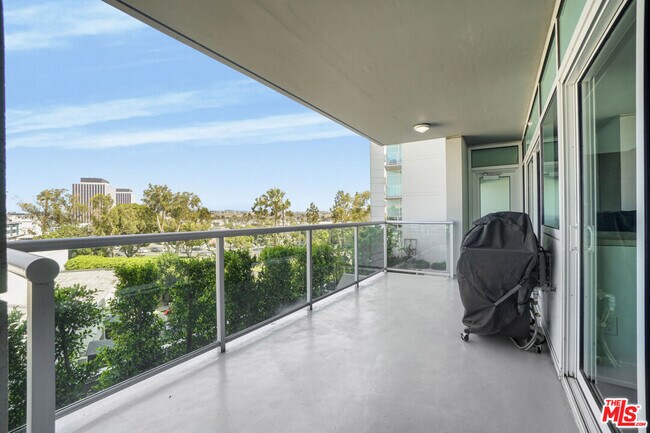 Photo - 13600 Marina Pointe Dr Unit 407