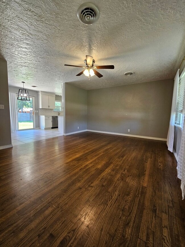 Photo - (3) Bed/(1.5) Bath in Core Norman Avail NOW!