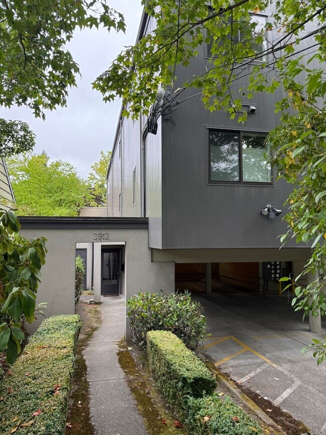 Building Photo - Wallingford Condo Unit 301