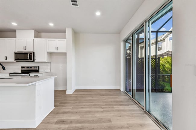 Photo - 11718 Full Moon Lp