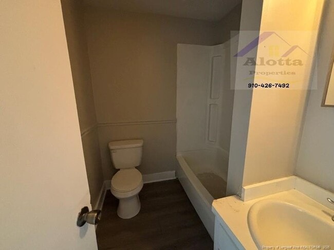 Photo - 5114 Paul Peel Pl