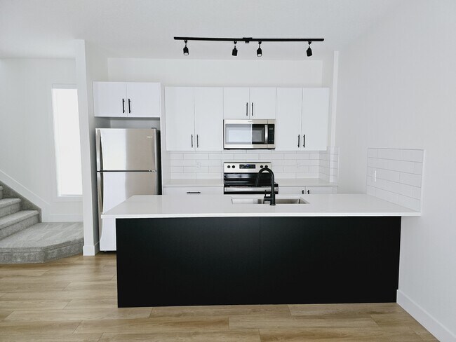 Building Photo - 10050-10115 115 Ave NW Unit 10050 MAIN