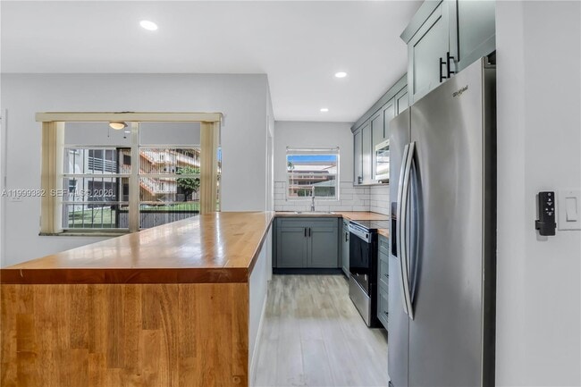 Photo - 5300 Washington St Unidad A137