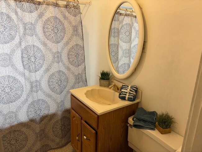 Photo - 5252 N Ludlam Ave Unit 2