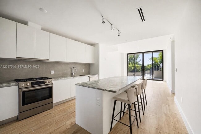 Photo - 3034 Oak Ave Unit 203