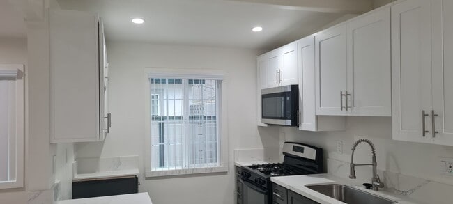 Building Photo - Remodeled 1 Bedroom Unit 1439